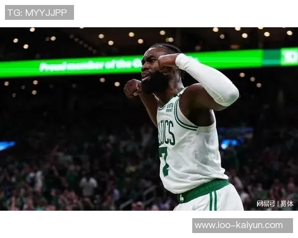 杰伦布朗半场火力全开15投10中狂砍24分3篮板3助攻展现超强实力