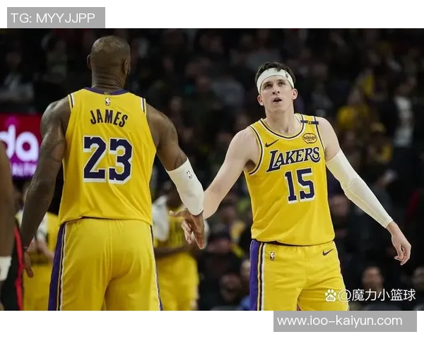 湖人队创下历史纪录前9场比赛均以10分以上失利引发关注