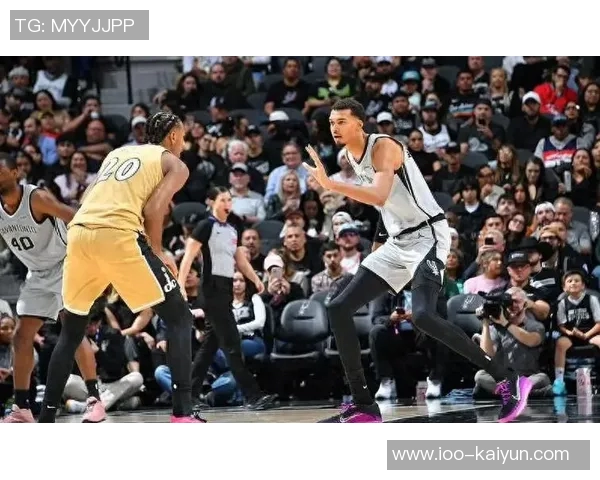 马刺轻松击败雄鹿战绩追平掘金重返西部第二名位置